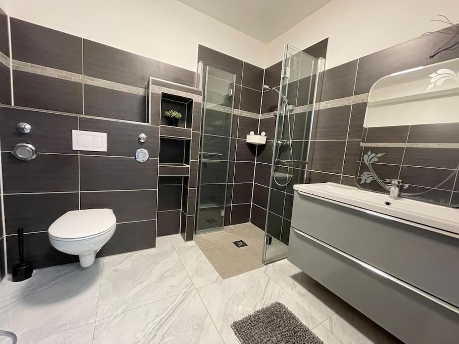 Fully Equipped Apartment 3 Rooms 5 Bed Amburgo Esterno foto